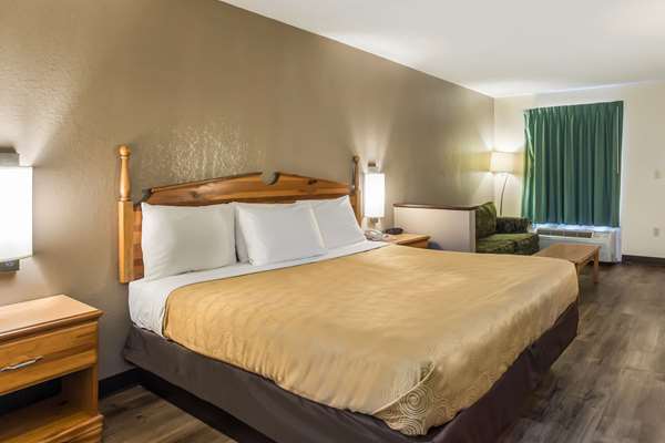  - Econo Lodge Clinton - I-20, Exit 36