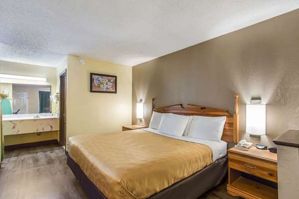  - Econo Lodge Clinton - I-20, Exit 36