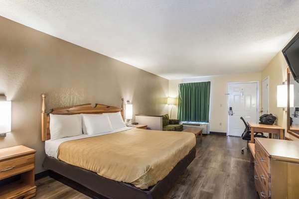  - Econo Lodge Clinton - I-20, Exit 36