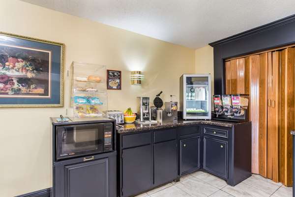 Amenities - Econo Lodge Clinton - I-20, Exit 36