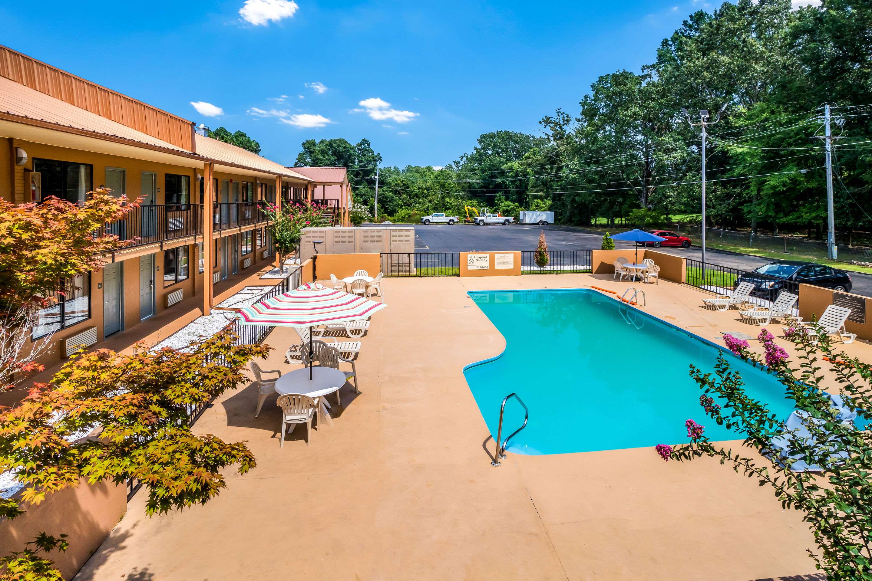 Outdoor pool | Quality Inn & Suites Corinth West