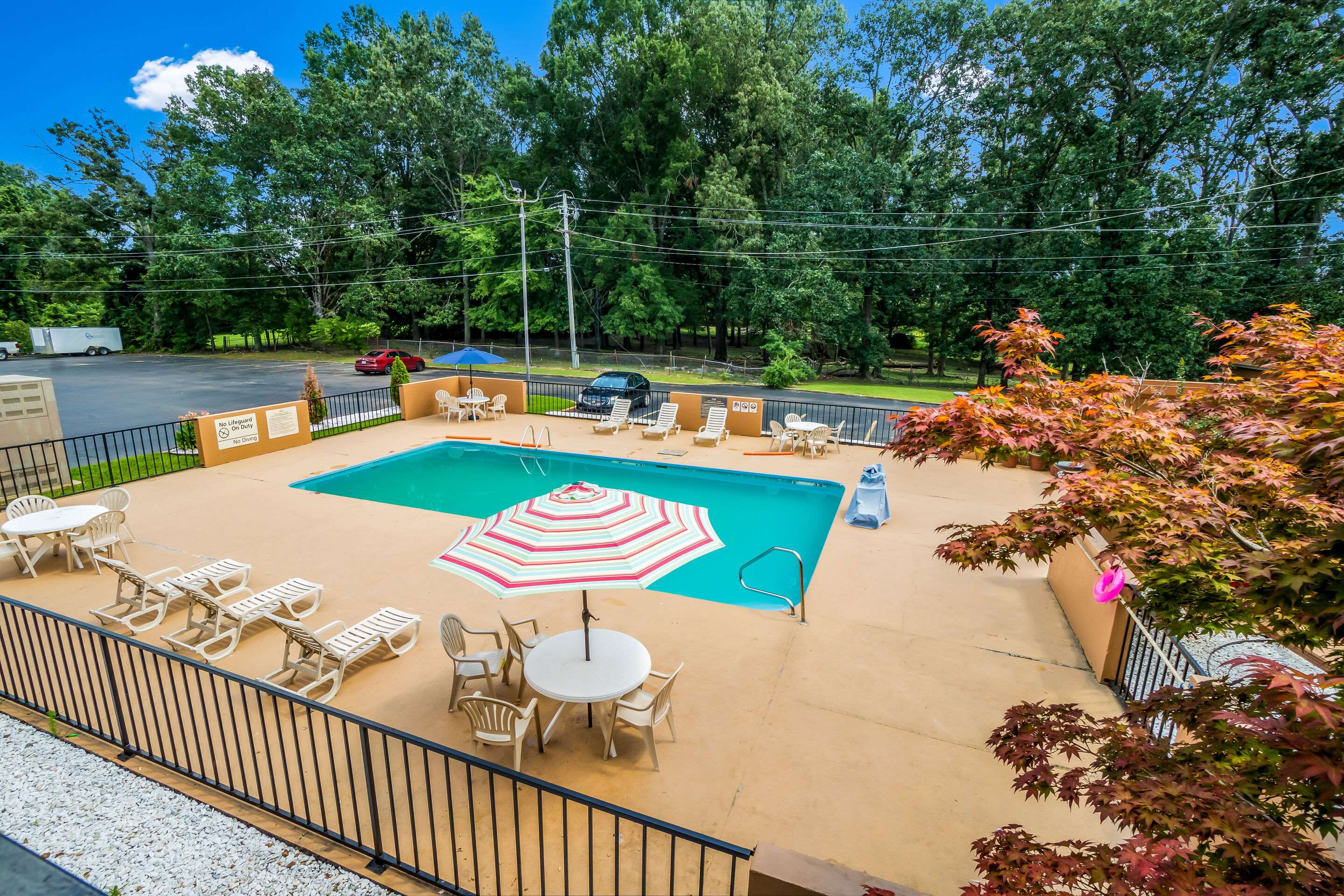 Outdoor pool | Quality Inn & Suites Corinth West