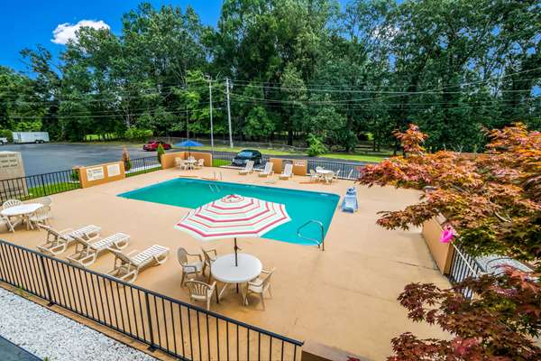 Pool - Quality Inn Corinth