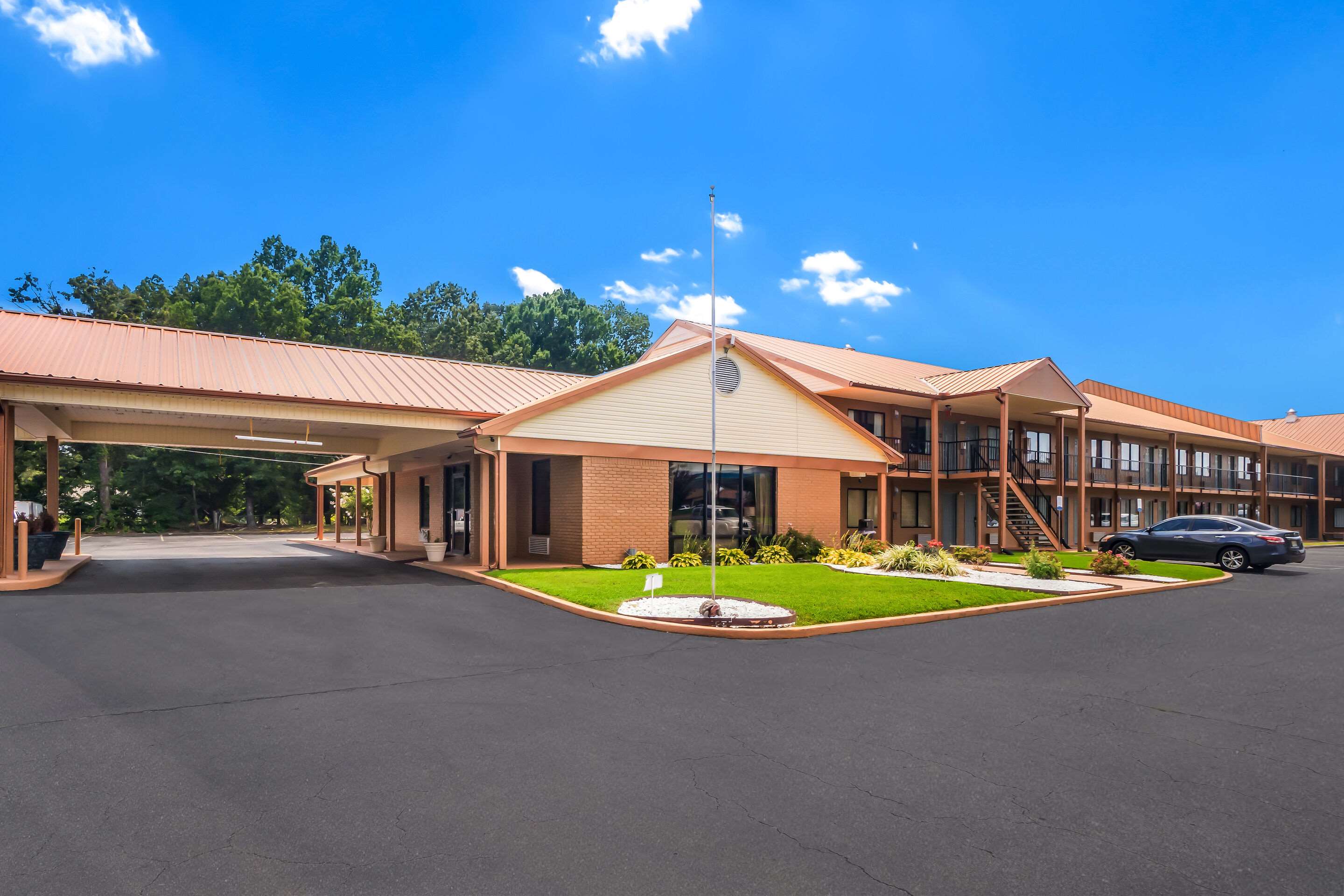 Hotel exterior | Quality Inn & Suites Corinth West