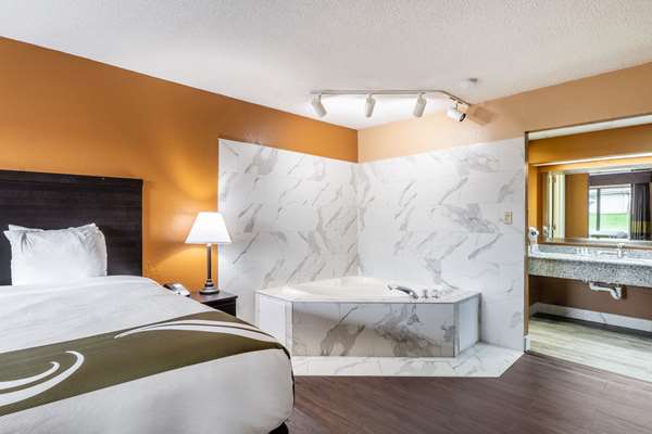 Suite - Quality Inn Corinth