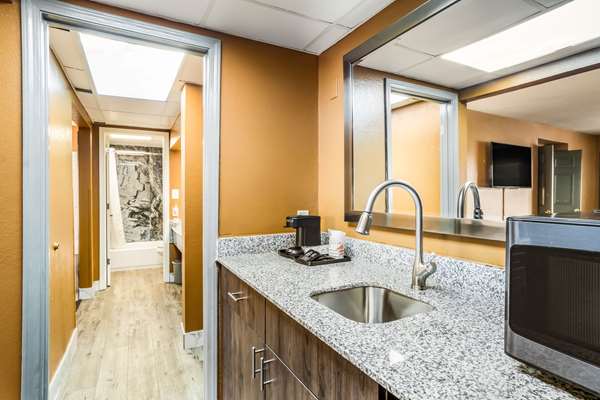 Suite - Quality Inn Corinth