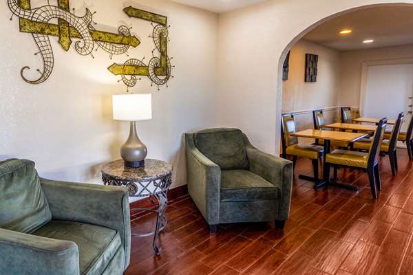  - Econo Lodge Meridian - I-20 & I-59, Exit 153