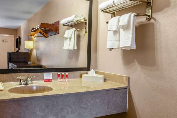  - Econo Lodge Meridian - I-20 & I-59, Exit 153