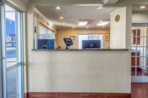  - Econo Lodge Meridian - I-20 & I-59, Exit 153