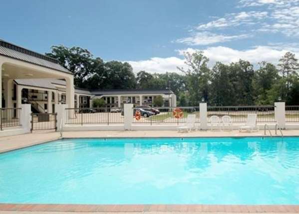 Pool - Econo Lodge Pearl - I-20, Exit 48