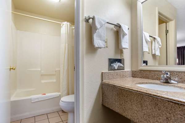  - Econo Lodge Pearl - I-20, Exit 48