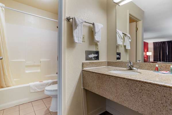 Suite - Econo Lodge Pearl - I-20, Exit 48