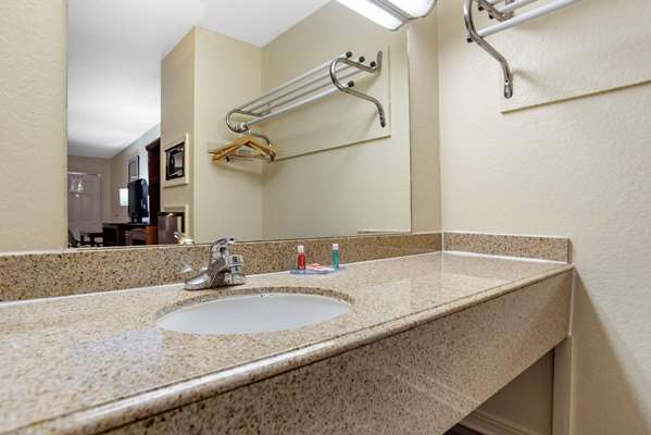 Suite - Econo Lodge Pearl - I-20, Exit 48