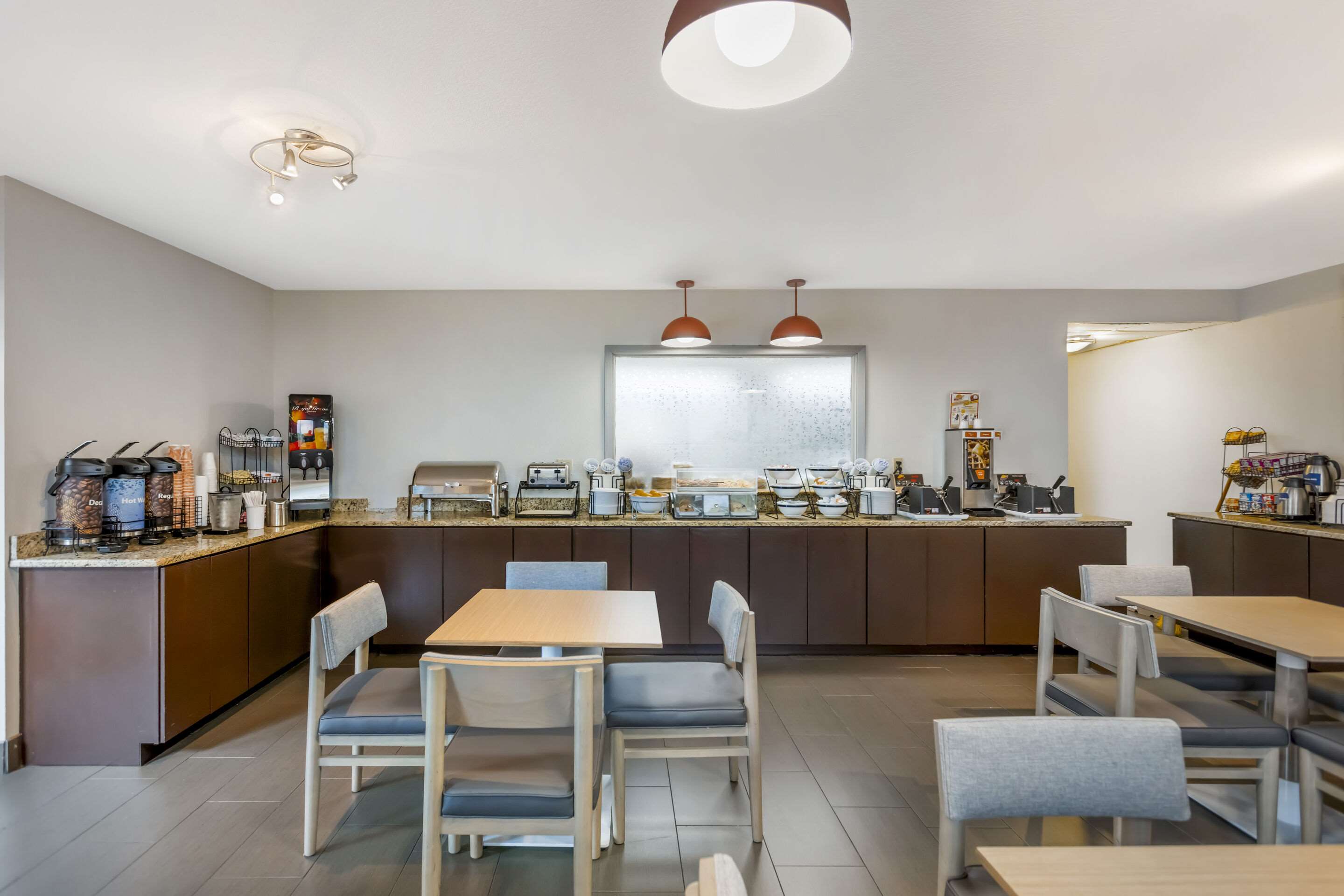 Breakfast area | Comfort Inn