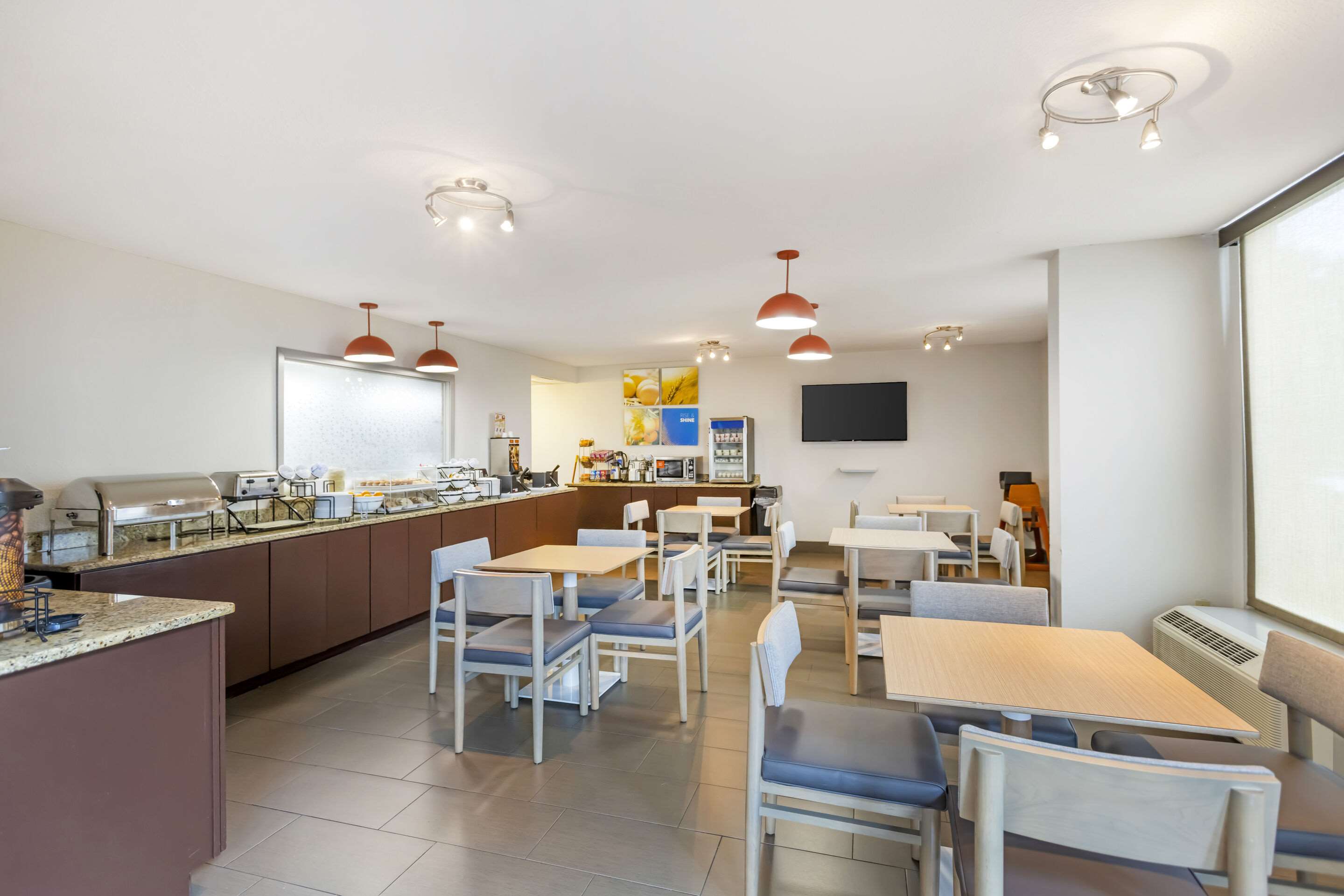 Breakfast area | Comfort Inn