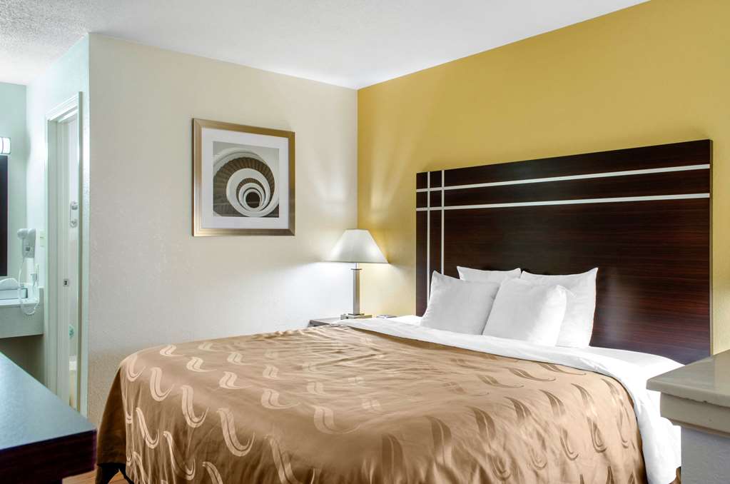 QUALITY INN-guestroom-Guest Room,Suite,On-Site.jpg