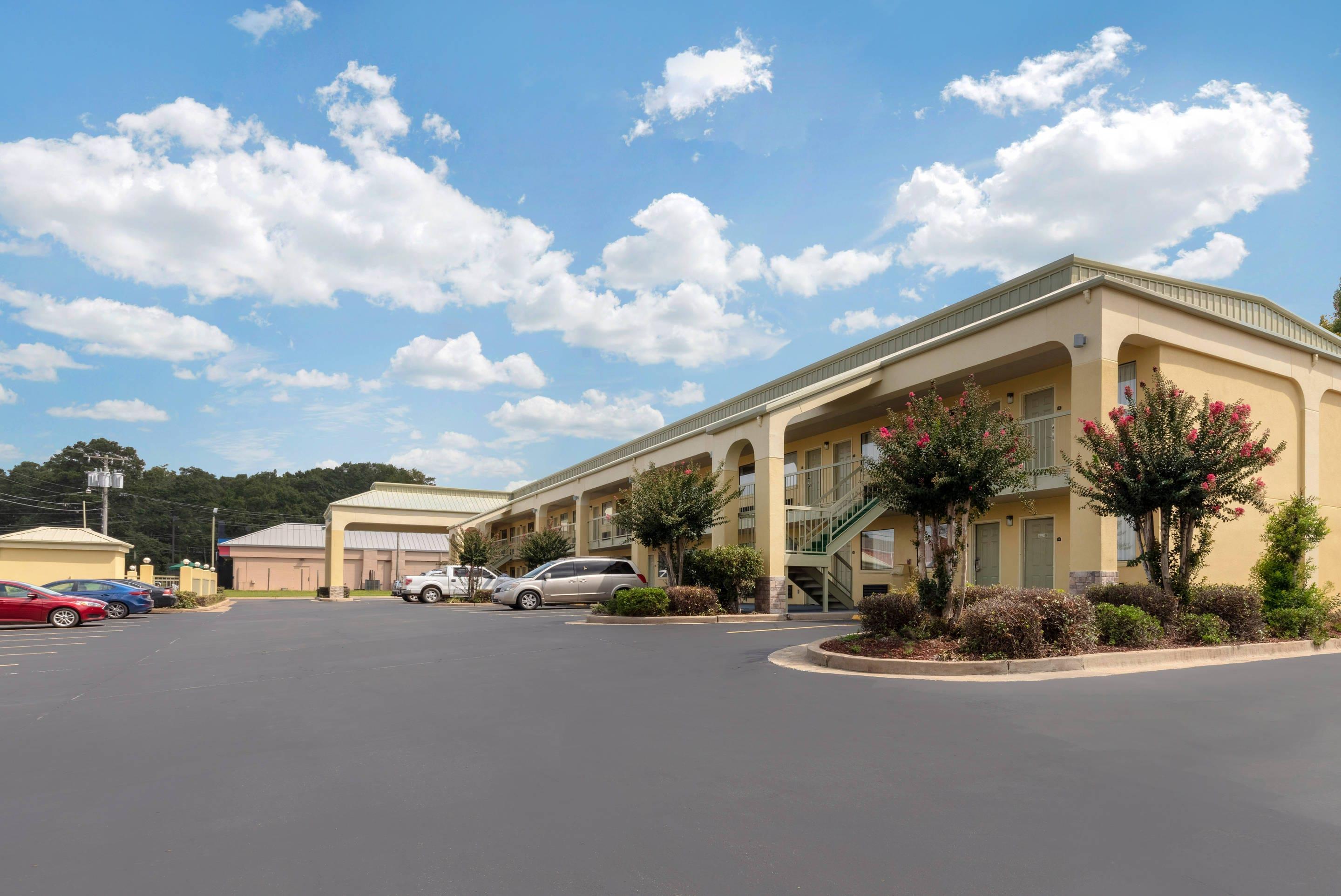 Hotel exterior | Quality Inn
