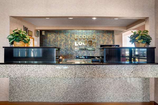  - Econo Lodge Inn & Suites Forest - I-20, Exit 88