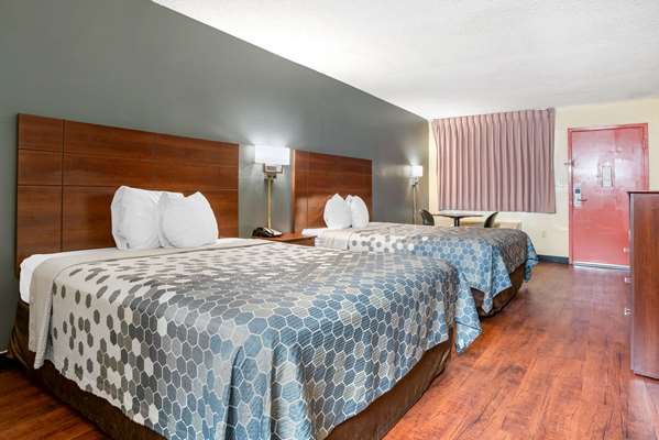  - Econo Lodge Inn & Suites Forest - I-20, Exit 88