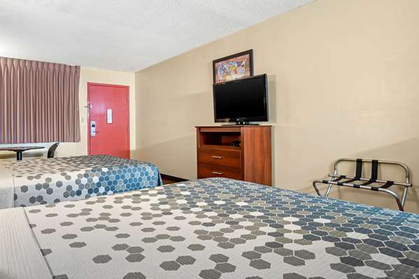  - Econo Lodge Inn & Suites Forest - I-20, Exit 88