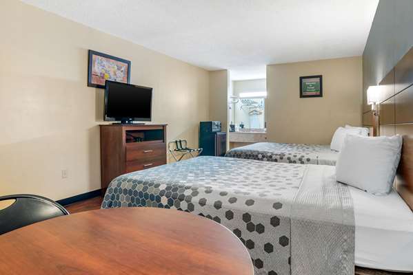  - Econo Lodge Inn & Suites Forest - I-20, Exit 88