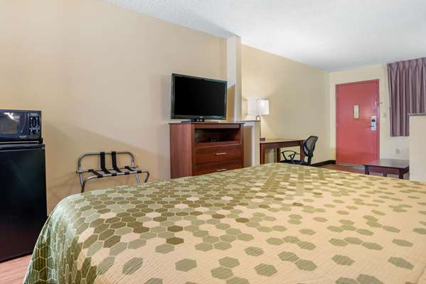 Suite - Econo Lodge Inn & Suites Forest - I-20, Exit 88