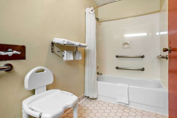 Suite - Econo Lodge Inn & Suites Forest - I-20, Exit 88