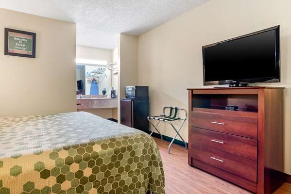 Suite - Econo Lodge Inn & Suites Forest - I-20, Exit 88