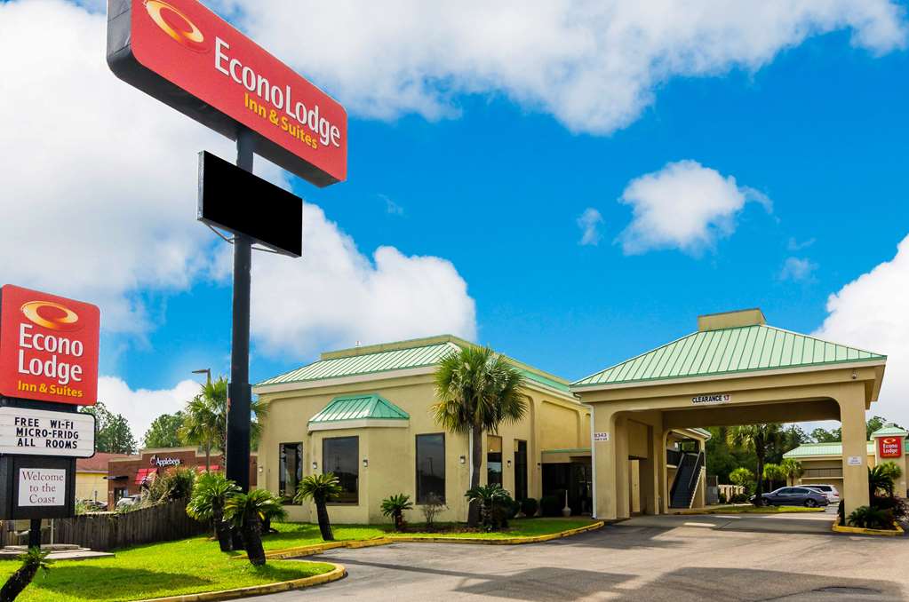 Econo Lodge Inn and Suites Gulfport Airport