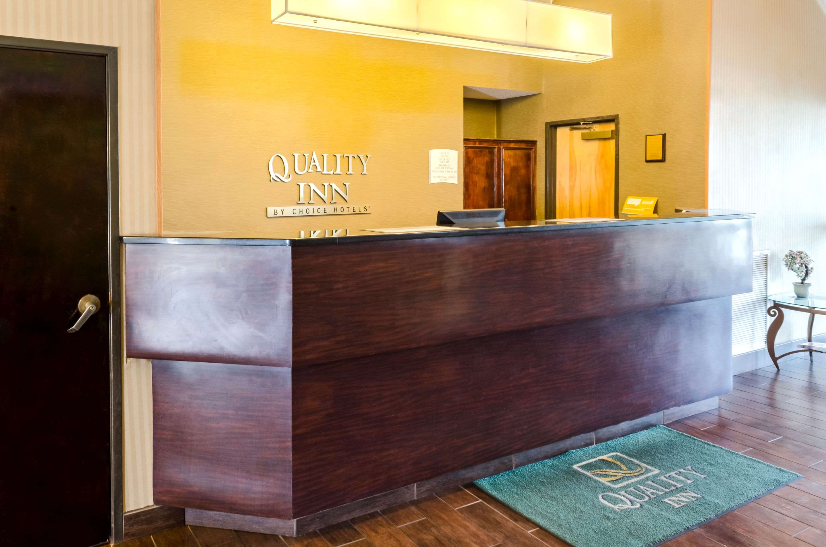 Front desk with friendly staff | Quality Inn