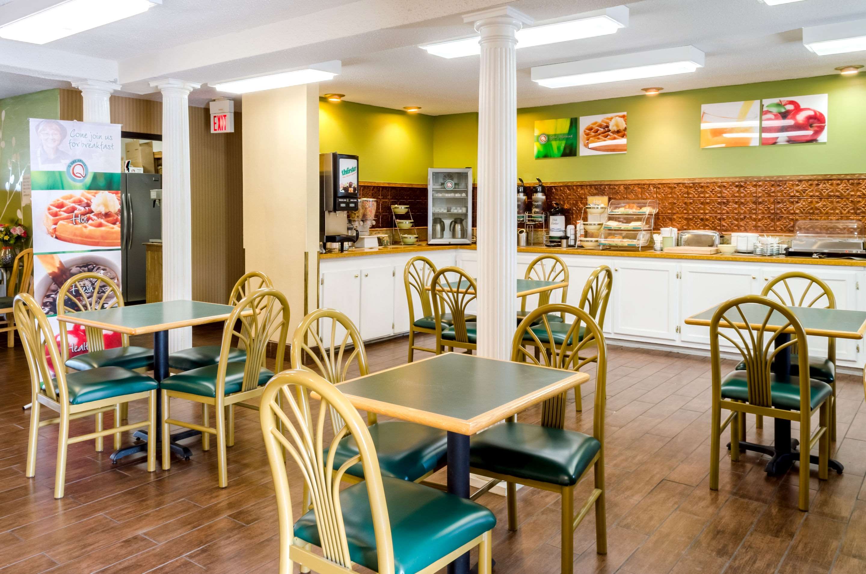 Spacious breakfast area | Quality Inn