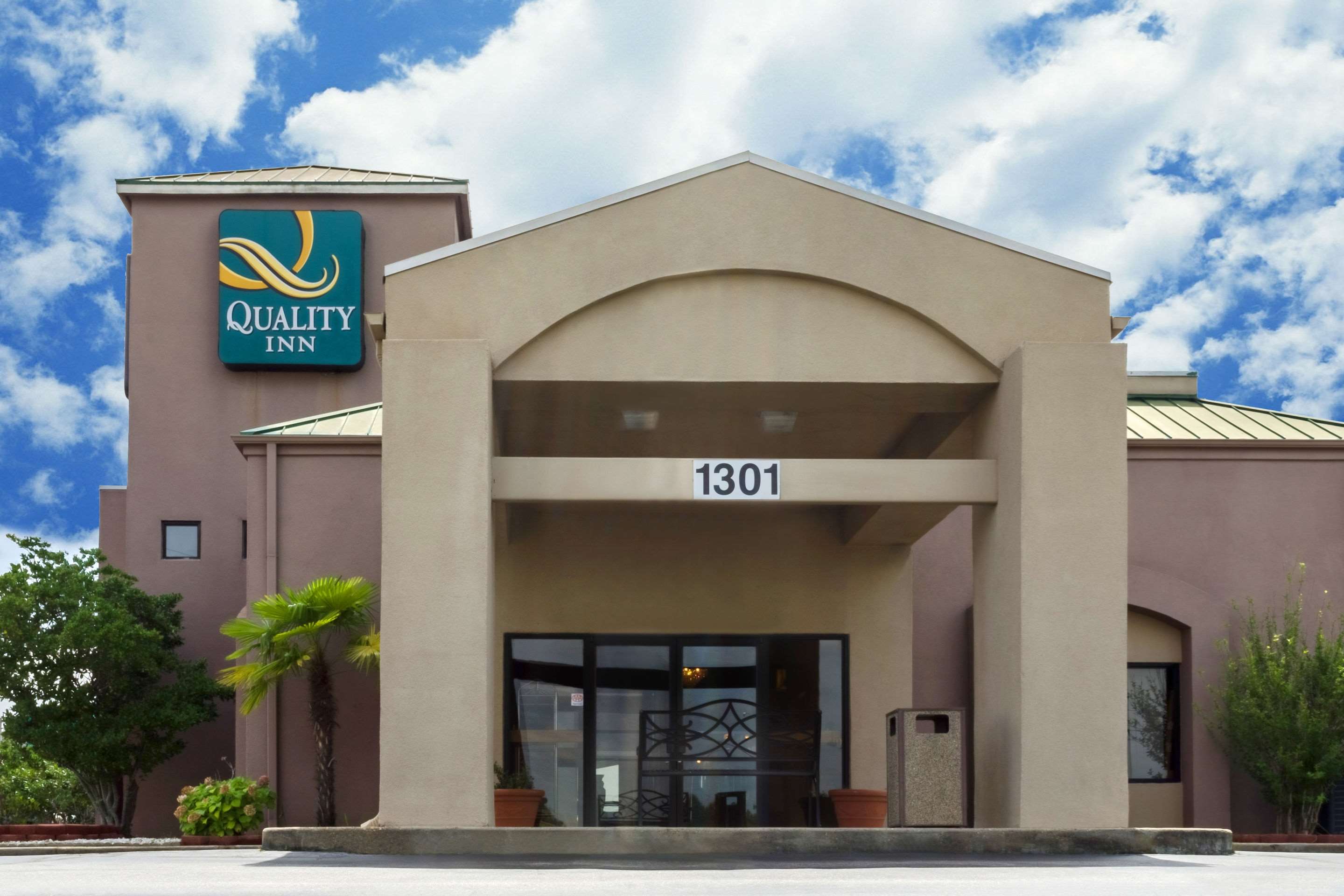 Hotel entrance | Quality Inn