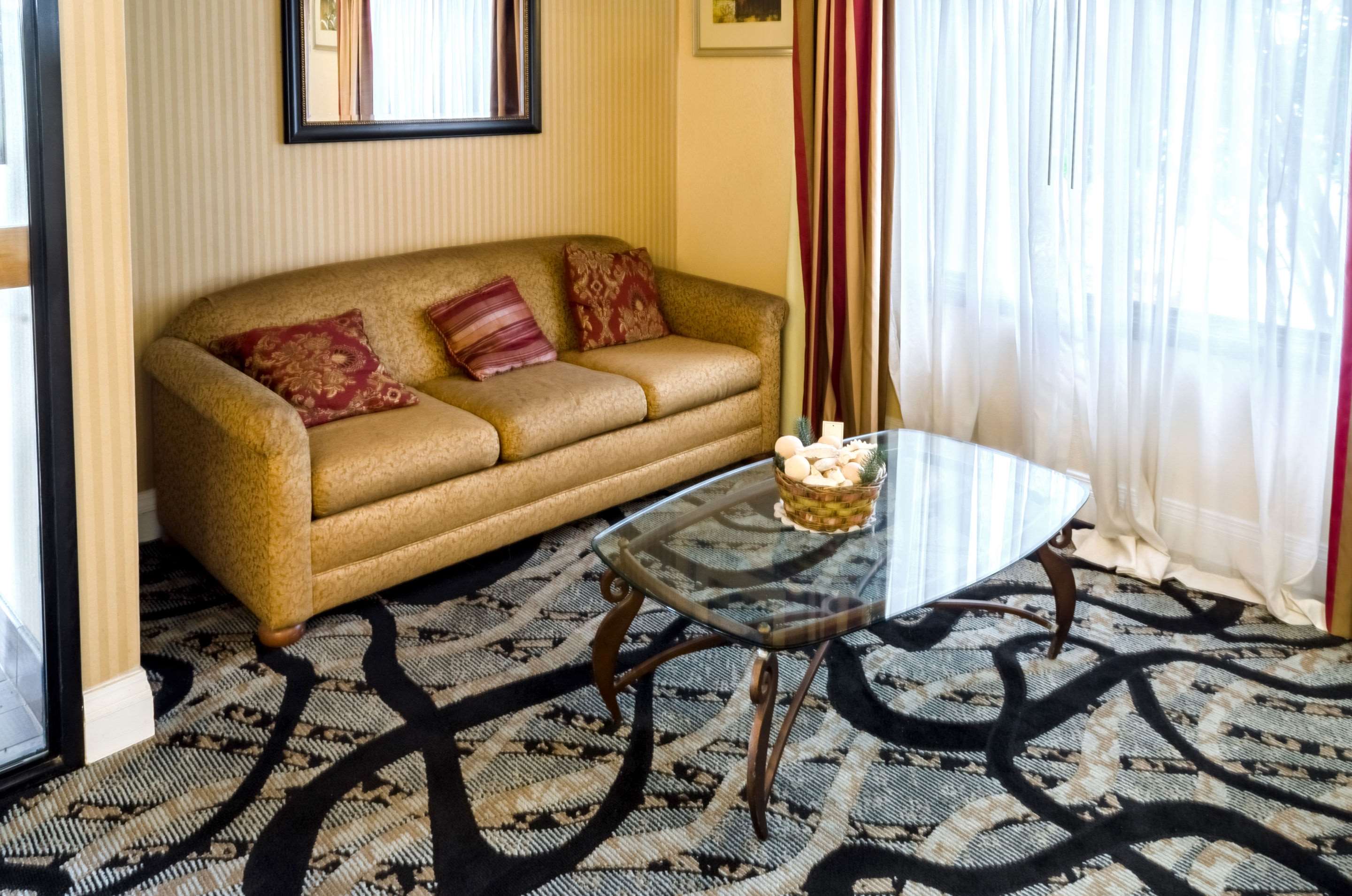 Lobby with sitting area | Quality Inn