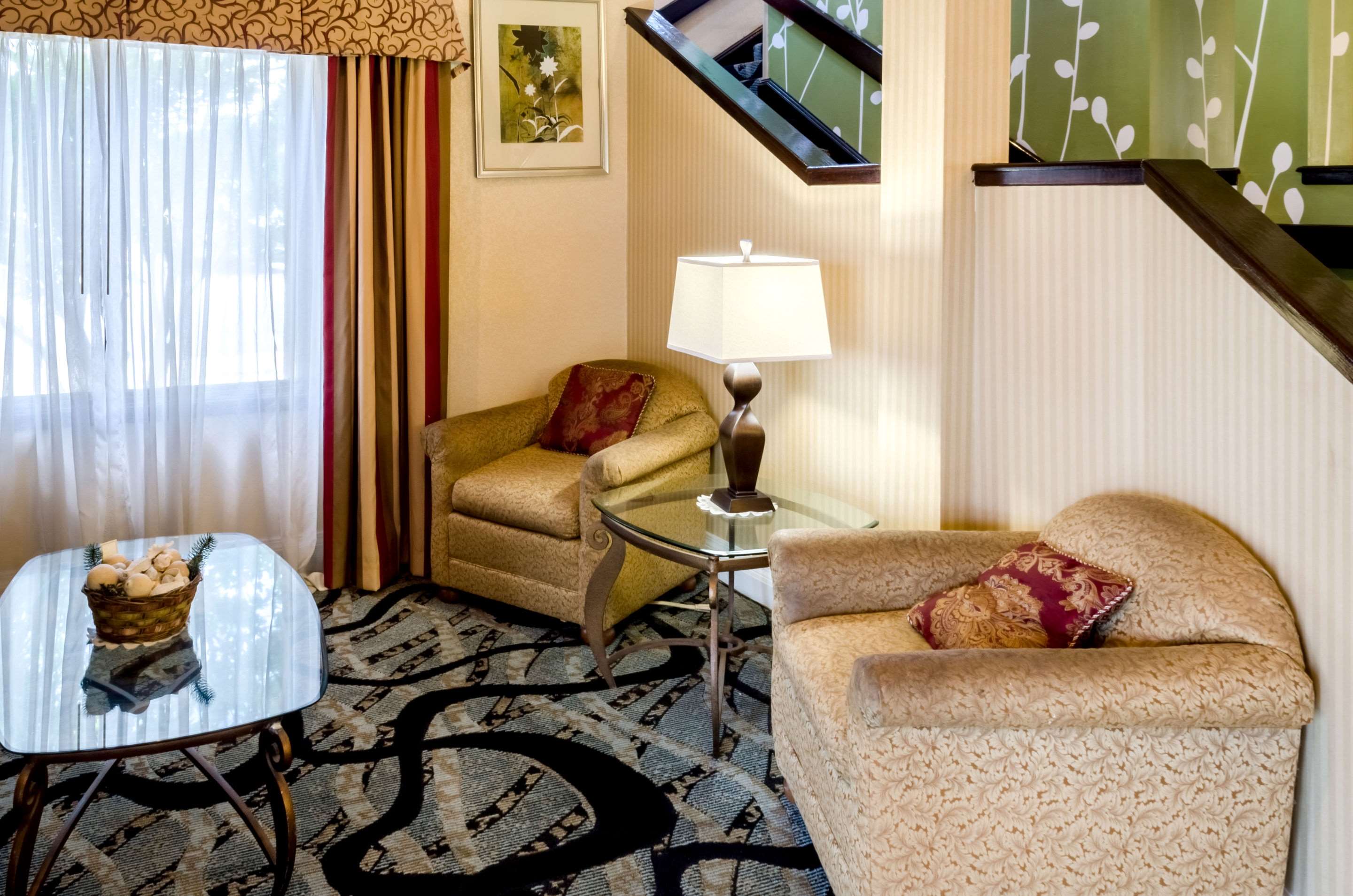Enjoy coffee in the lobby | Quality Inn