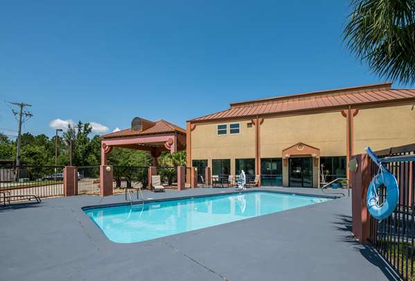 Pool - Econo Lodge Inn & Suites Diamondhead - I-10, Exit 16