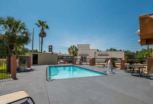 Pool - Econo Lodge Inn & Suites Diamondhead - I-10, Exit 16