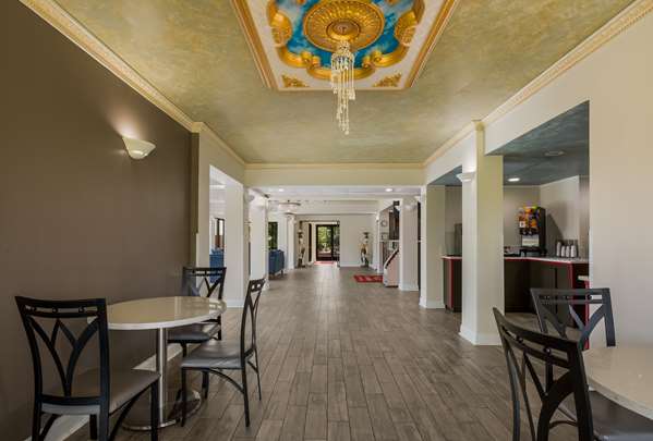  - Econo Lodge Inn & Suites Diamondhead - I-10, Exit 16