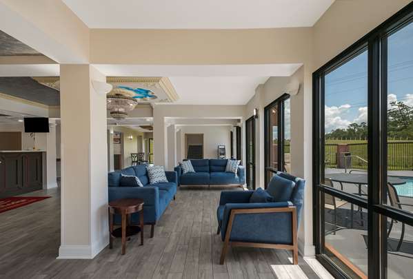  - Econo Lodge Inn & Suites Diamondhead - I-10, Exit 16