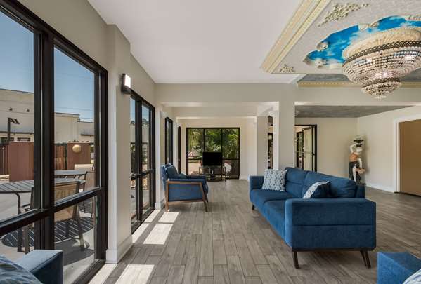  - Econo Lodge Inn & Suites Diamondhead - I-10, Exit 16