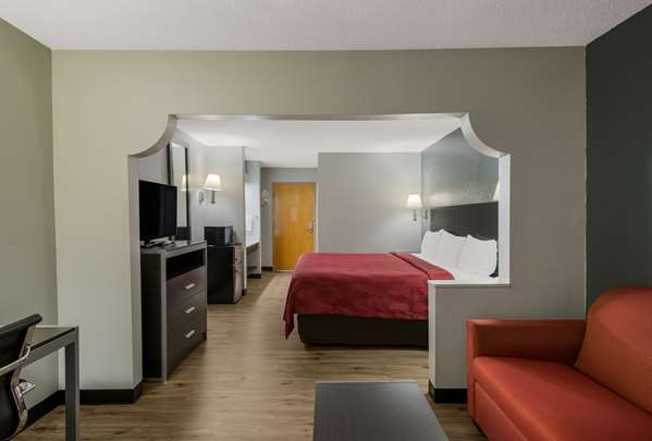  - Econo Lodge Inn & Suites Diamondhead - I-10, Exit 16