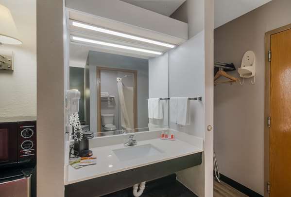  - Econo Lodge Inn & Suites Diamondhead - I-10, Exit 16