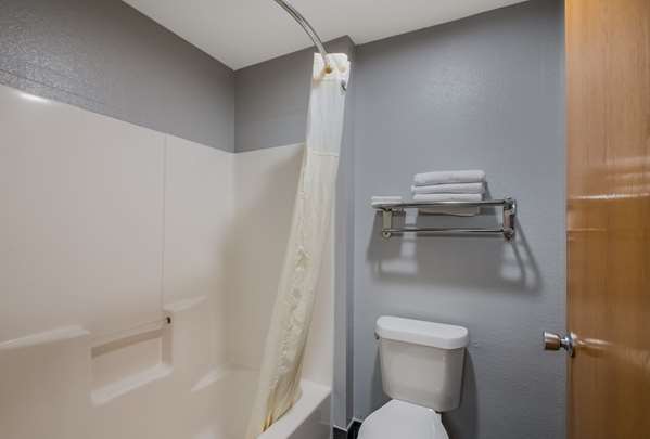  - Econo Lodge Inn & Suites Diamondhead - I-10, Exit 16