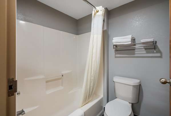  - Econo Lodge Inn & Suites Diamondhead - I-10, Exit 16