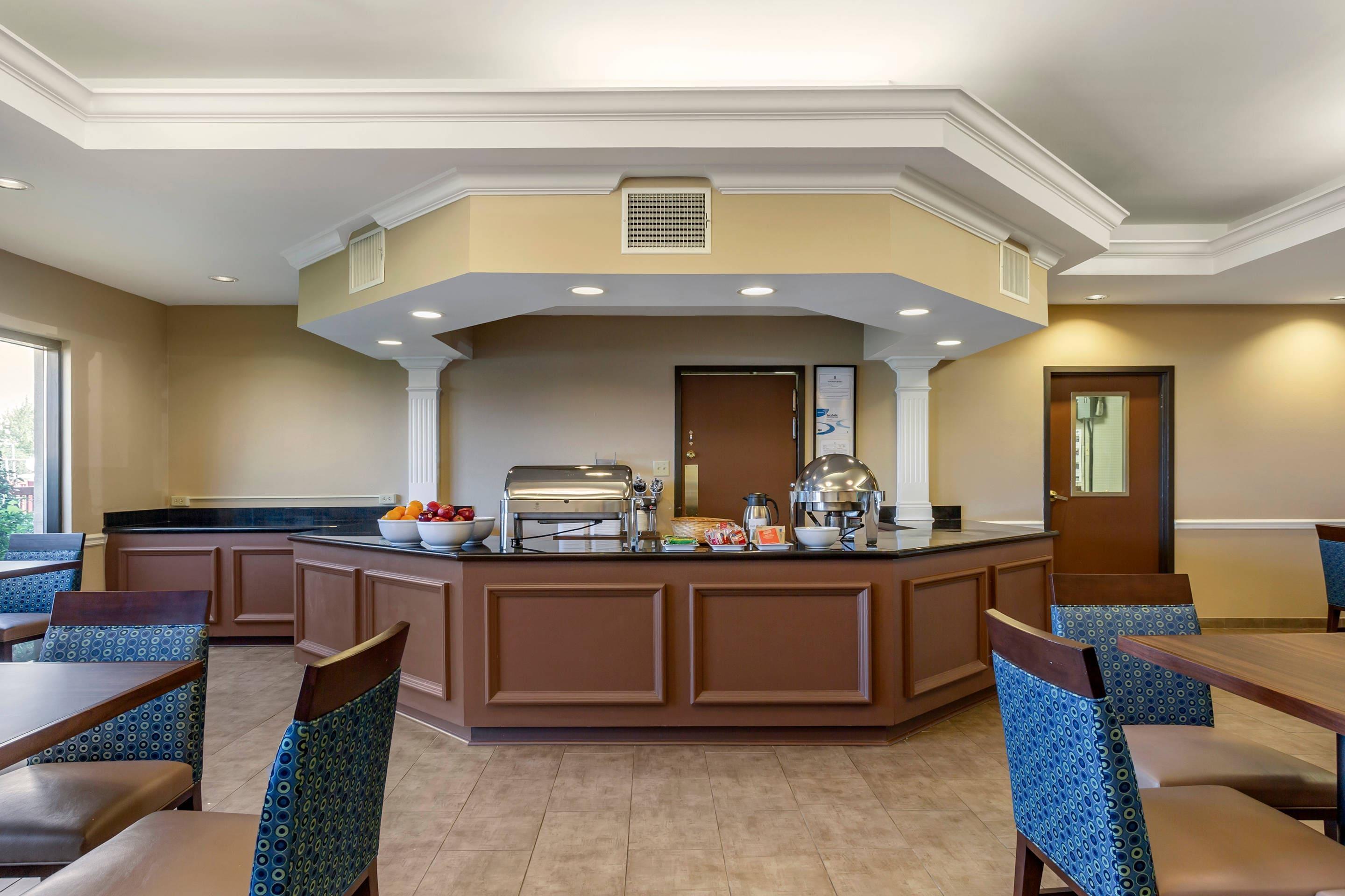 Breakfast area | Comfort Suites Southaven I-55