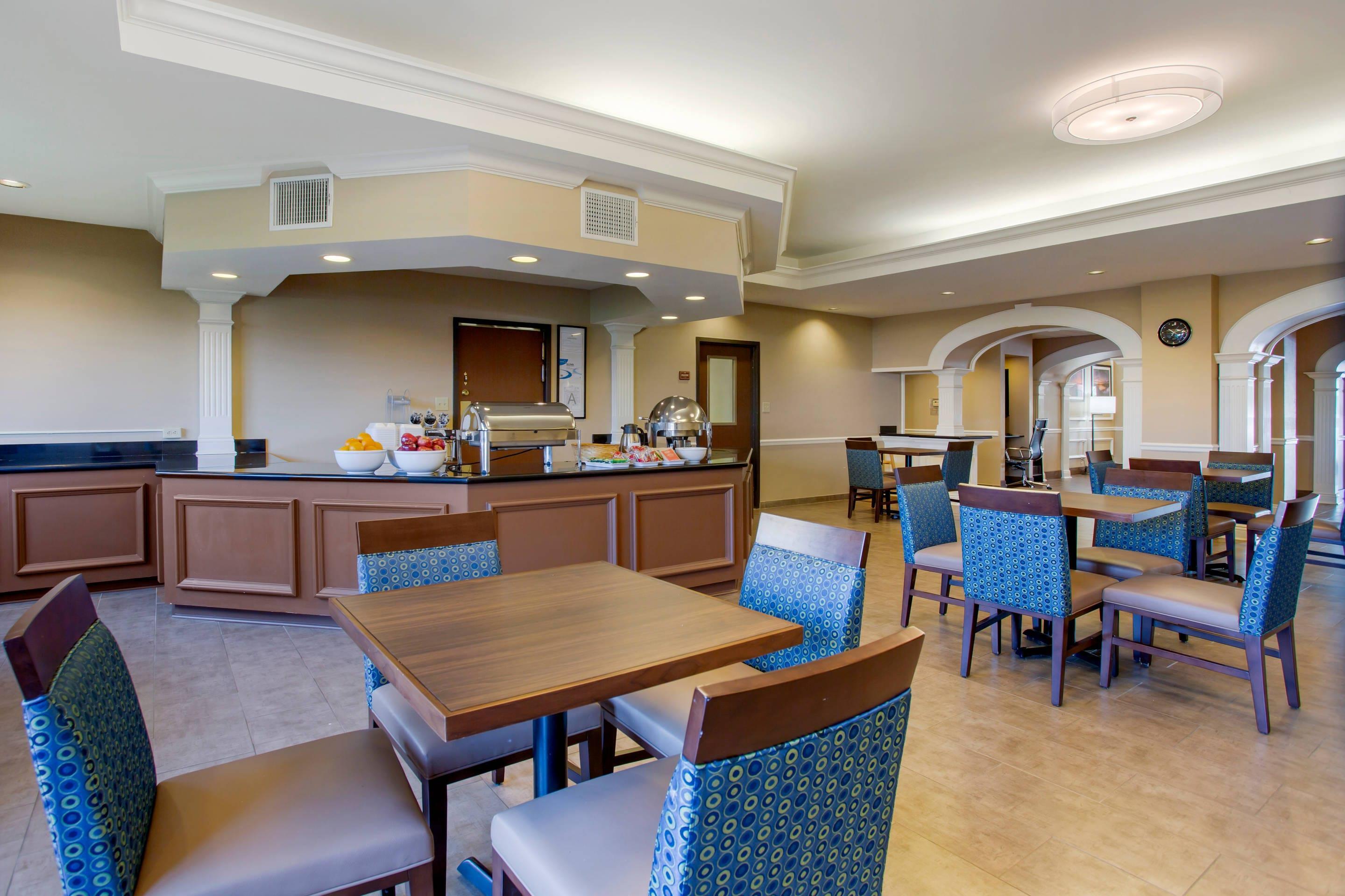 Breakfast area | Comfort Suites Southaven I-55