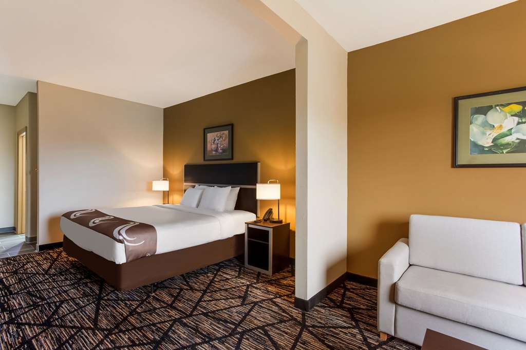 QUALITY INN AND SUITES PEARL-JACKSO-guestroom-Guest Room,Suite,On-Site.jpg