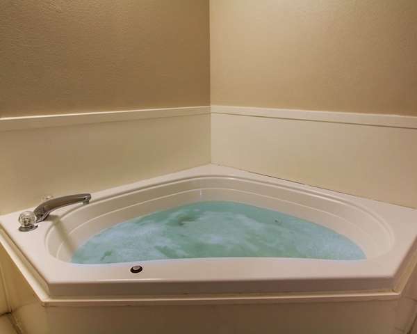 Suite - Quality Inn Hattiesburg - I-59, Exit 67A