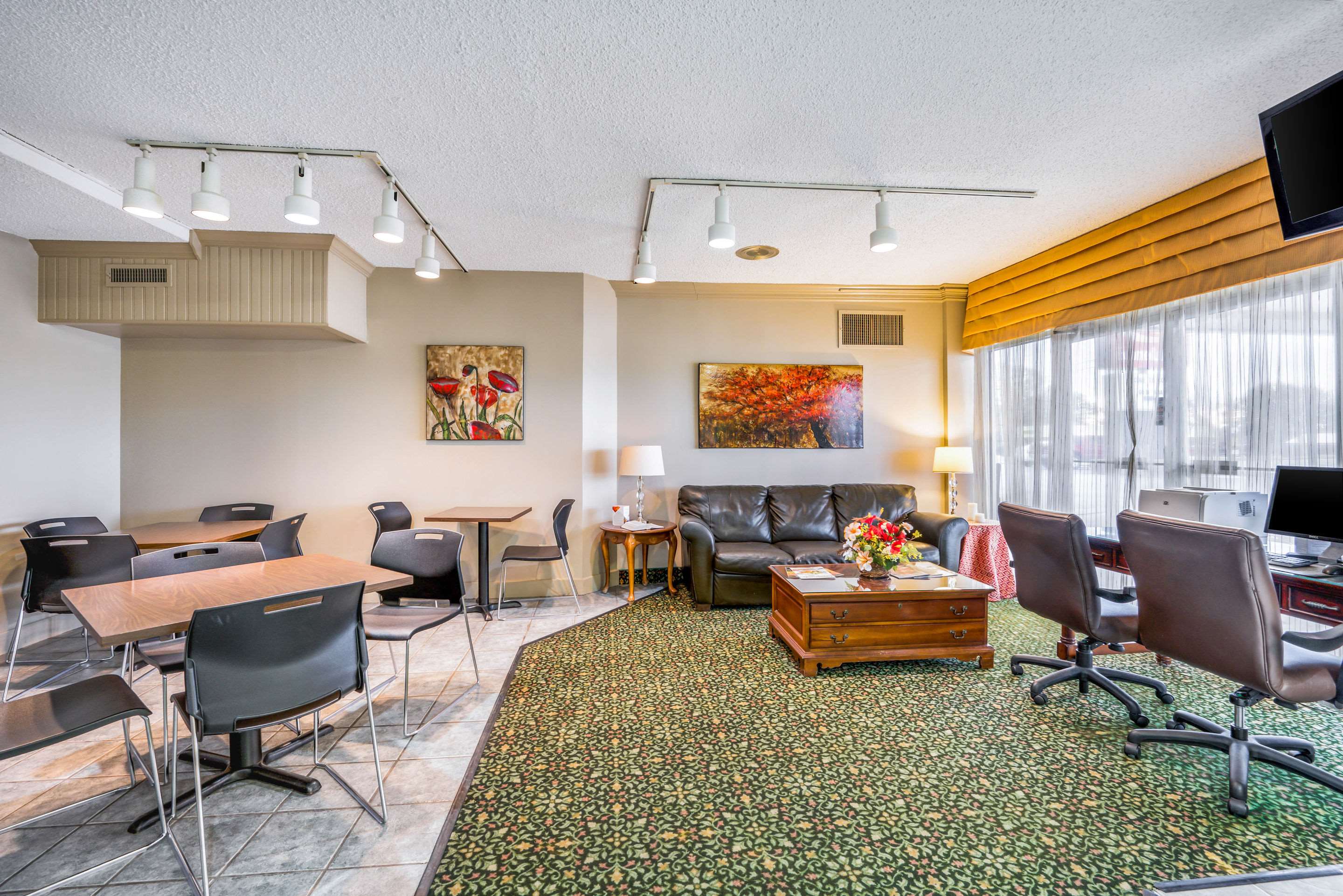 Hotel lobby | Econo Lodge Corinth