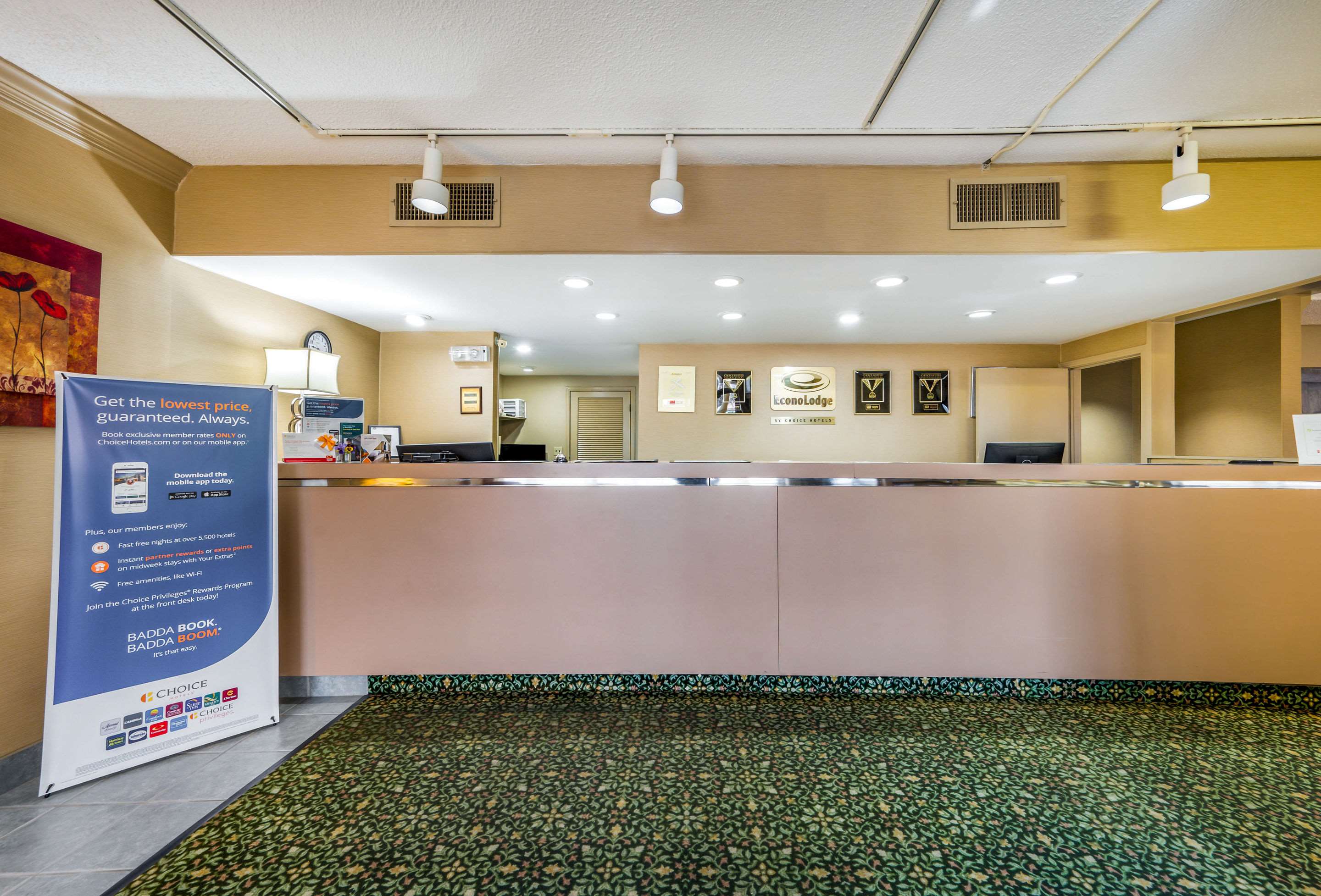 Front desk | Econo Lodge Corinth