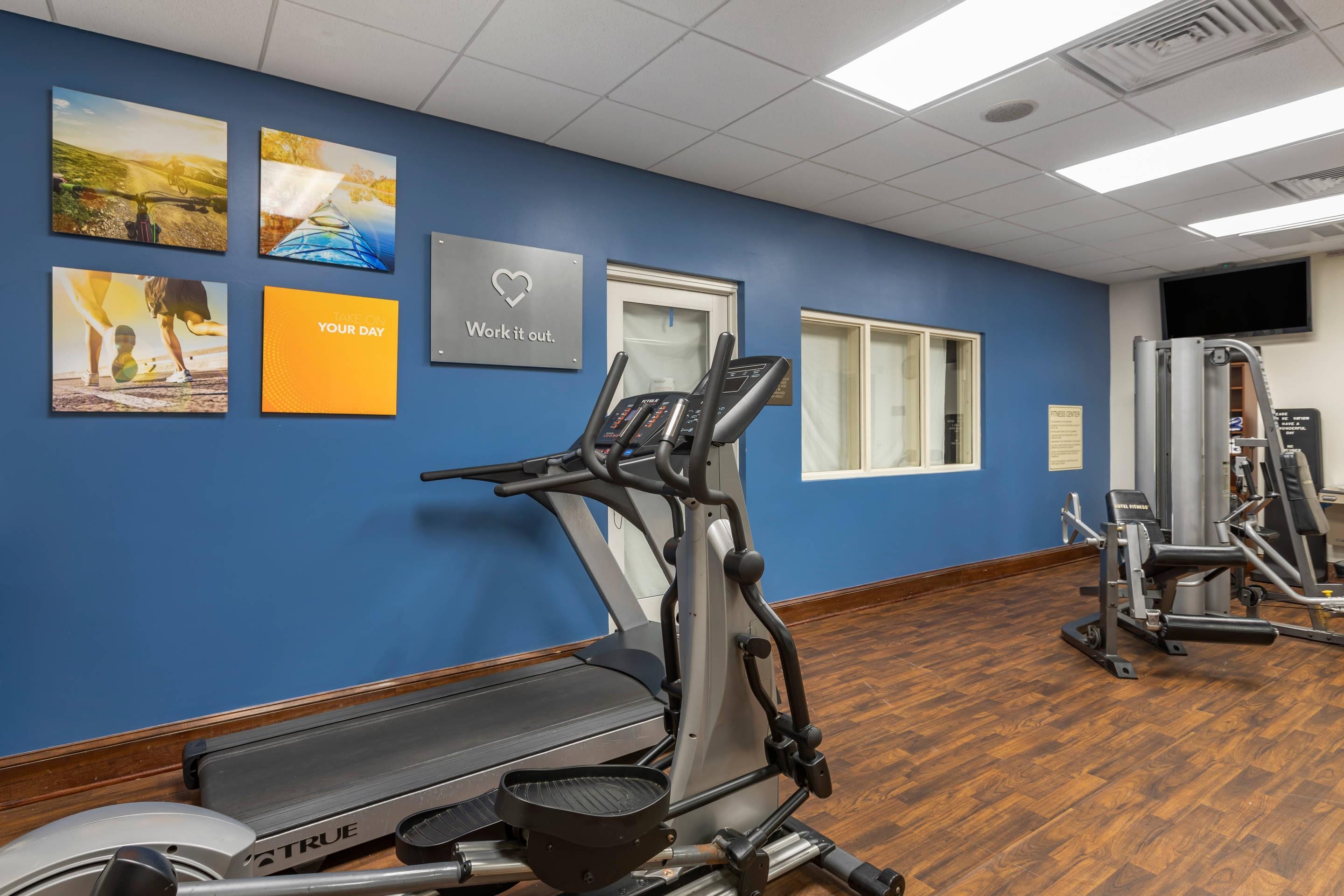 Fitness center | Comfort Suites Olive Branch West